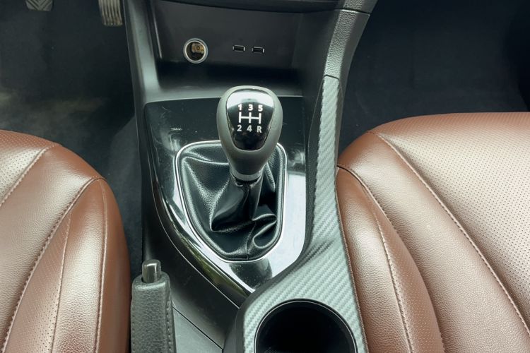 Used Soueast A5 Wing Dance 2019 1.5L Manual Luxury Version China V Standard
