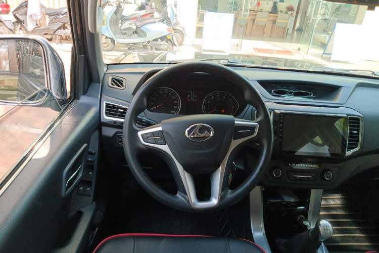 Used Leopaard Q6 2015 2.4L Manual Two-Wheel-Drive Elite Model