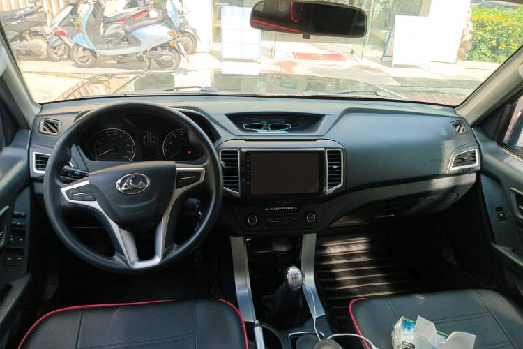 Used Leopaard Q6 2015 2.4L Manual Two-Wheel-Drive Elite Model