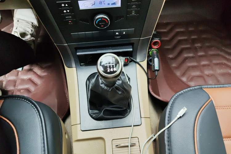 Used Haval H5 Classic 2012 European-style Version Green Quiet 2.0T Manual Two-Wheel Drive Comfort Model
