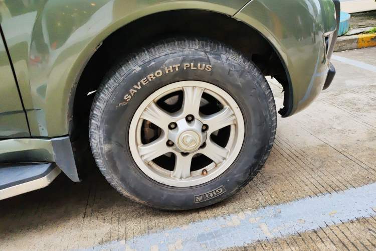Used Haval H5 Classic 2012 European-style Version Green Quiet 2.0T Manual Two-Wheel Drive Comfort Model
