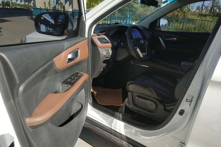 Used SWM X7 2018 Facelift 1.5T Automatic Comfort Version 7 Seats Driver Seat