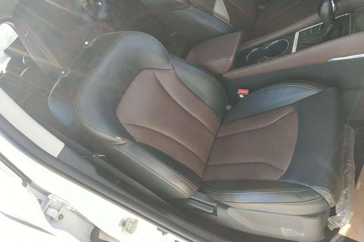 Used SWM X7 2018 Facelift 1.5T Automatic Comfort Version 7 Seats Right Front Seat