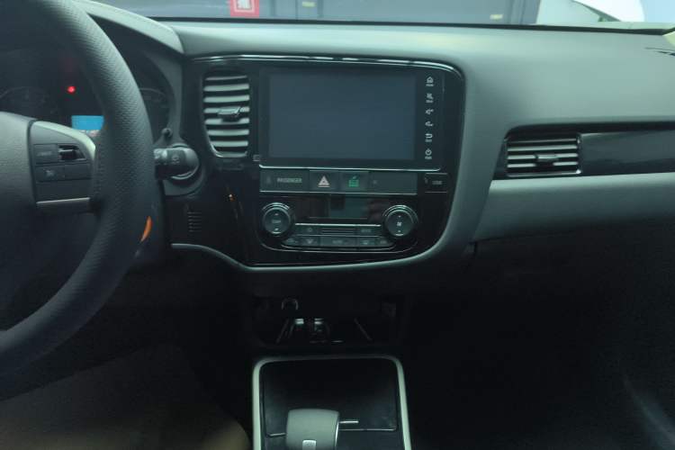 Used Mitsubishi Outlander 2021 Revised Version 2.0L Two-Wheel Drive Comfort Edition 5 Seats
