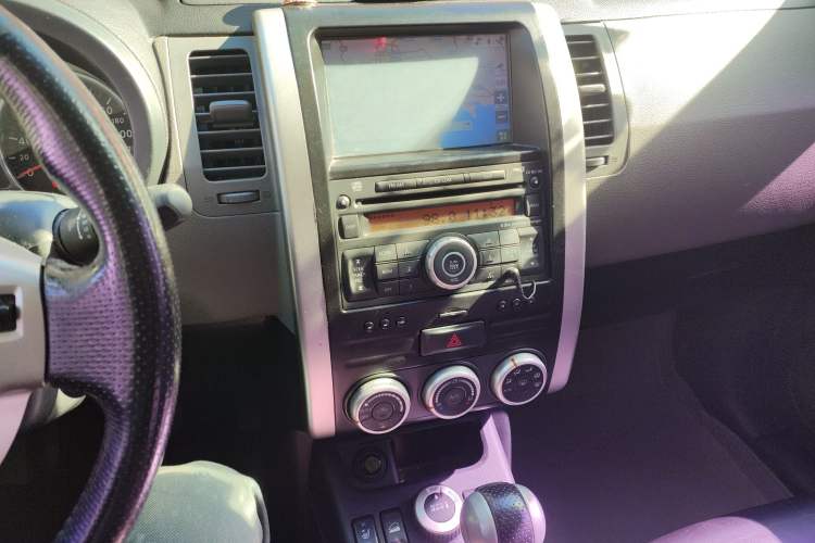 Used Nissan X-Trail 2010 2.5L CVT Flagship Edition 4WD Audio And AC Panel