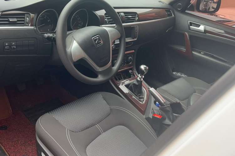Used Zotye T600 2017 1.5T Manual Luxury New Year Edition Interior 3
