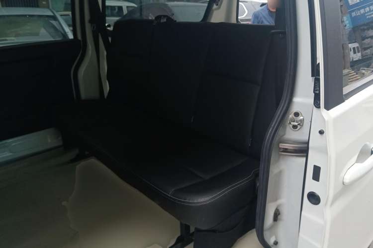 Used SRM Gold Hiace M Classic 2022 1.5L Travel Lion Passenger Vehicle 5 Seats
