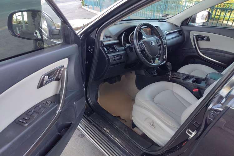 Used Bestune X80 2015 2.0L automatic luxury version
