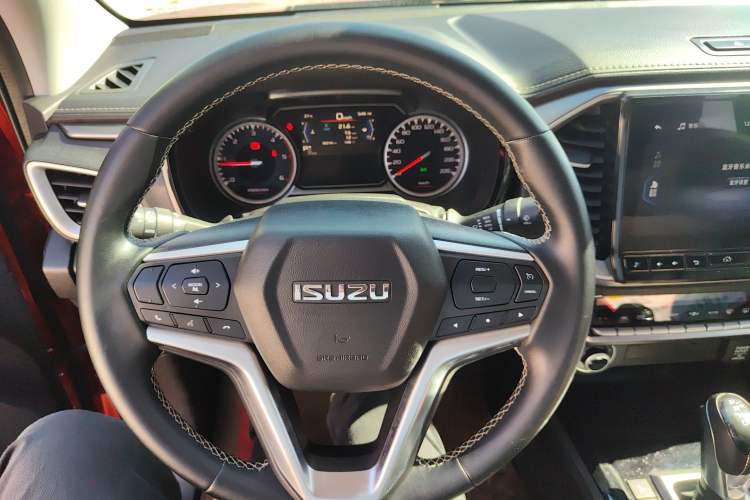 Used Isuzu D-MAX 2021 1.9T Automatic 4x4 Diesel Global Huan Dong RZ4E
