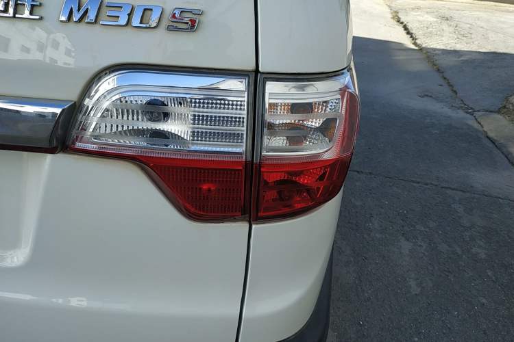 Used BAIC Weiwang M30 2017 1.5L M30S Standard DAM15DL
