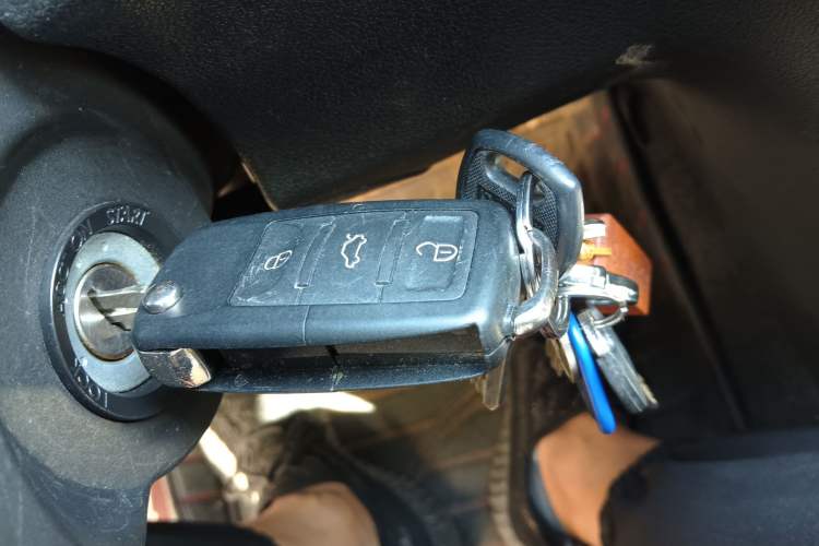 Used Dongfeng Fengon 370 2016 1.5L Manual Elite Travel Edition 7 Seats