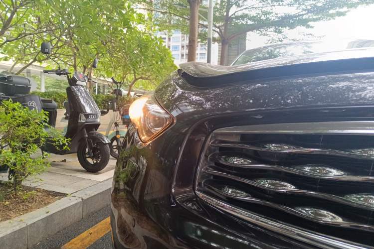 Used Infiniti FX 2010 FX35 Standard Edition
