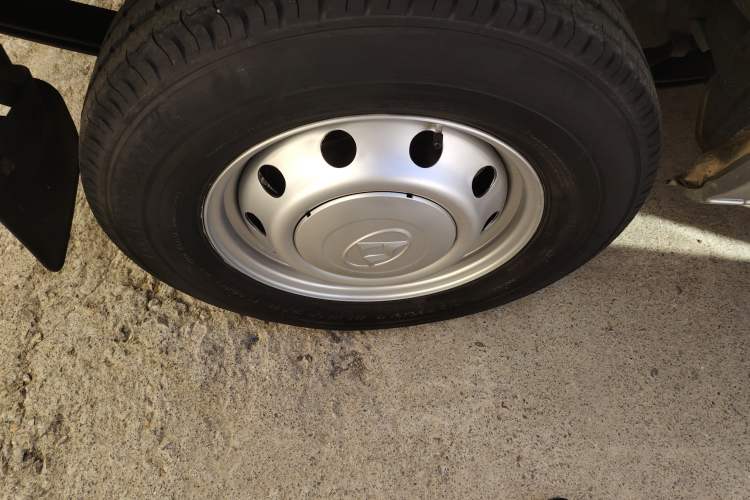 Used SAIC MAXUS Xintu V80 2017 2.5T 6-Speed Manual Aoyuntong National V Short Wheelbase Mid-Height 5/6/10-Seater