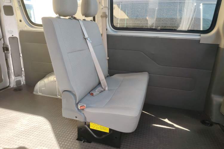 Used SAIC MAXUS Xintu V80 2017 2.5T 6-Speed Manual Aoyuntong National V Short Wheelbase Mid-Height 5/6/10-Seater