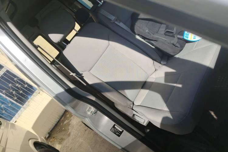 Used SAIC MAXUS Xintu V80 2017 2.5T 6-Speed Manual Aoyuntong National V Short Wheelbase Mid-Height 5/6/10-Seater