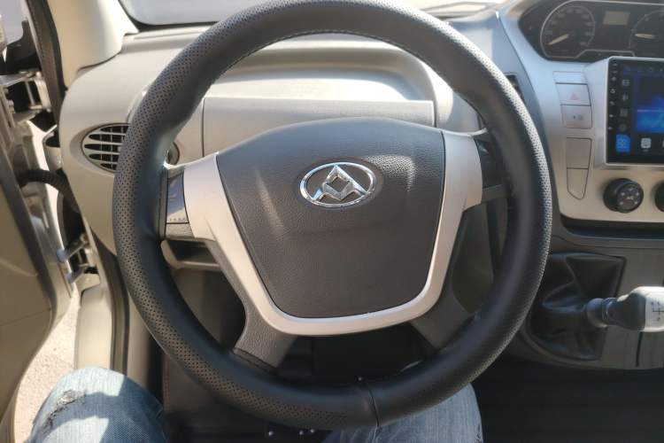 Used SAIC MAXUS Xintu V80 2017 2.5T 6-Speed Manual Aoyuntong National V Short Wheelbase Mid-Height 5/6/10-Seater