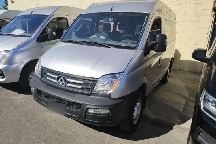 Used SAIC MAXUS Xintu V80 2017 2.5T 6-Speed Manual Aoyuntong National V Short Wheelbase Mid-Height 5/6/10-Seater