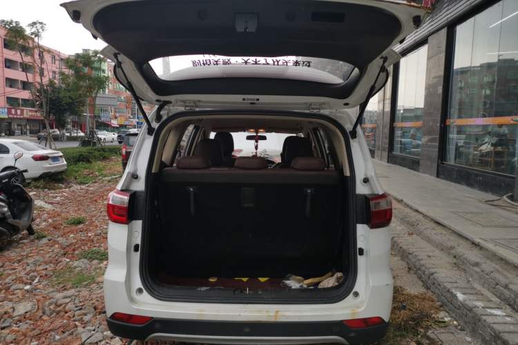 Used CHANGAN Lingxuan 2017 1.5T Manual Joyful & Happy Model
