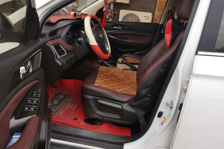 Used CHANGAN Lingxuan 2017 1.5T Manual Joyful & Happy Model
