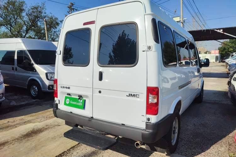 Used JMC Transit 2019 2.8T Commercial Version Long Wheelbase Mid-Roof 6-Seater Rear Single Tire China VI Emission Standard – JX493
