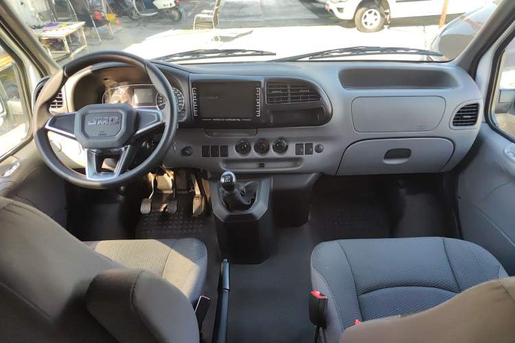 Used JMC Transit 2019 2.8T Commercial Version Long Wheelbase Mid-Roof 6-Seater Rear Single Tire China VI Emission Standard – JX493
