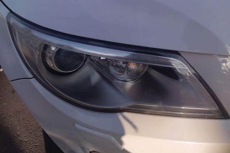 Used Volkswagen Tiguan 2009 2.0 TSI Luxury Edition Right Front Headlight