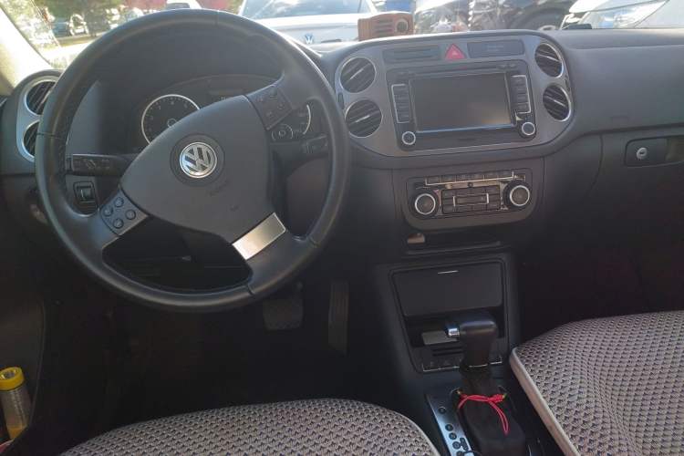 Used Volkswagen Tiguan 2009 2.0 TSI Luxury Edition Center Console