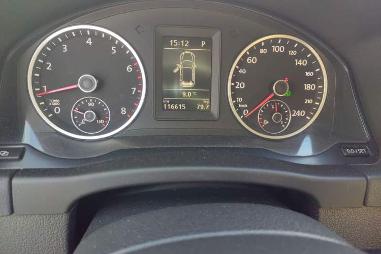 Used Volkswagen Tiguan 2009 2.0 TSI Luxury Edition Odometer Close Up