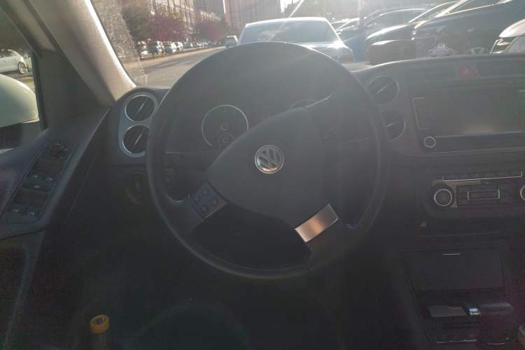 Used Volkswagen Tiguan 2009 2.0 TSI Luxury Edition Steering Wheel