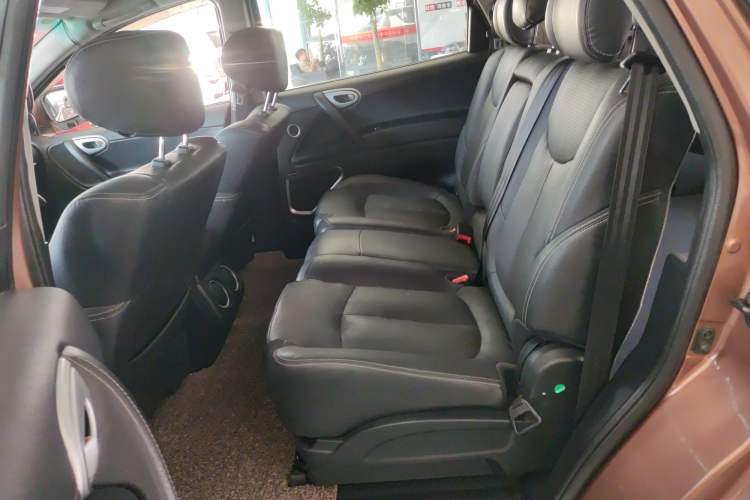 Used Luxgen Great 7 SUV 2013 Limited-Edition Sharp Model 2.2T Two-Wheel-Drive Smart Version