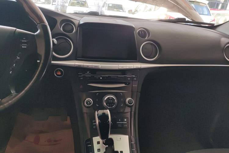 Used Luxgen Great 7 SUV 2013 Limited-Edition Sharp Model 2.2T Two-Wheel-Drive Smart Version