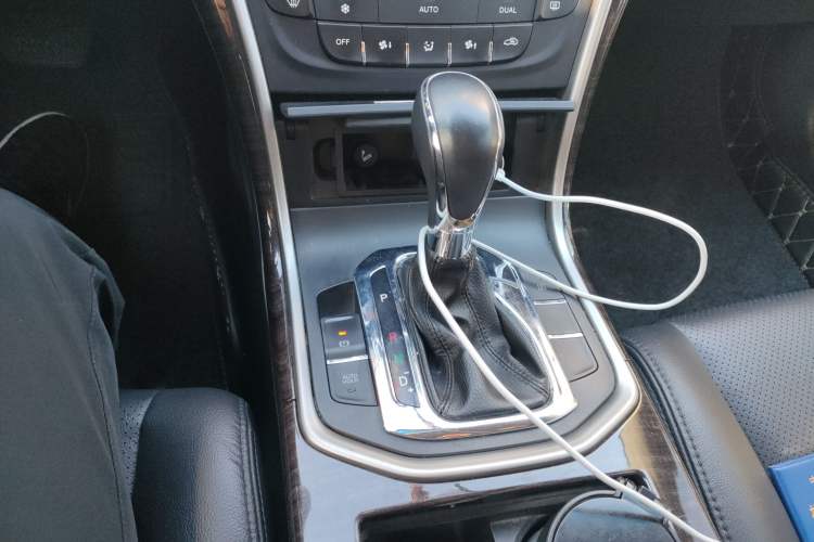 Used CHANGAN Raeton 2014 1.8T Automatic Prestige Anniversary Edition China IV Standard
