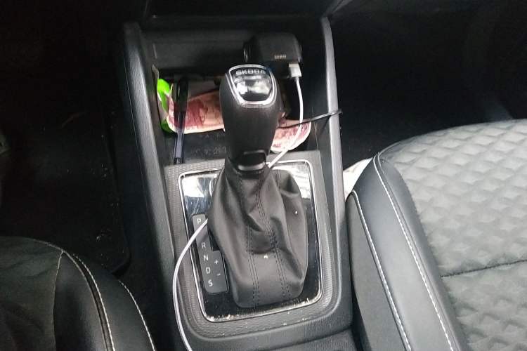 Used Skoda Kamiq 2020 1.5L Automatic Comfort Edition Gear Lever