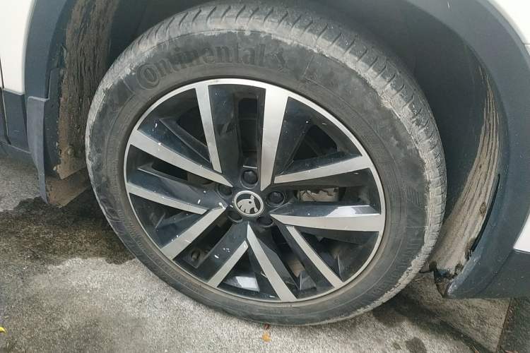 Used Skoda Kamiq 2020 1.5L Automatic Comfort Edition Right Front Wheel Hub