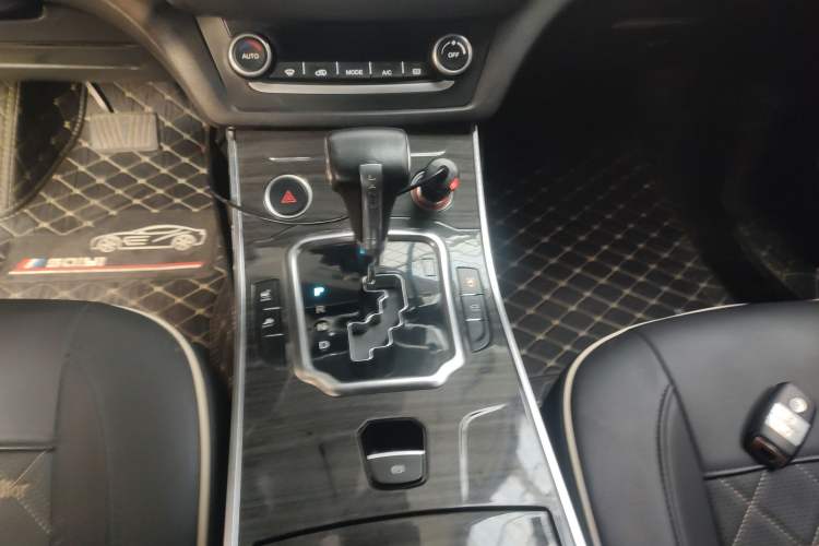 Used Land X7 2015 2.0T Panoramic Luxury Edition
