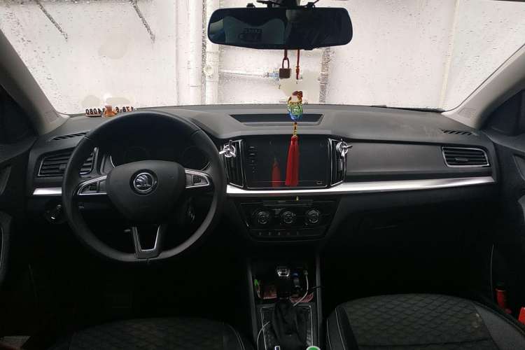 Used Skoda Kamiq 2020 1.5L Automatic Comfort Edition Center Console