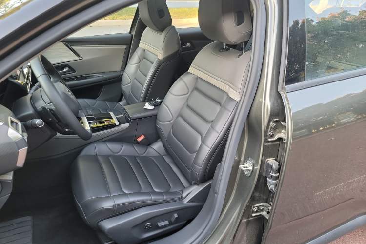 Used Citroen C5 X 2022 1.6T Flagship Extraordinary Edition – Year of the Tiger New Beginnings Version
