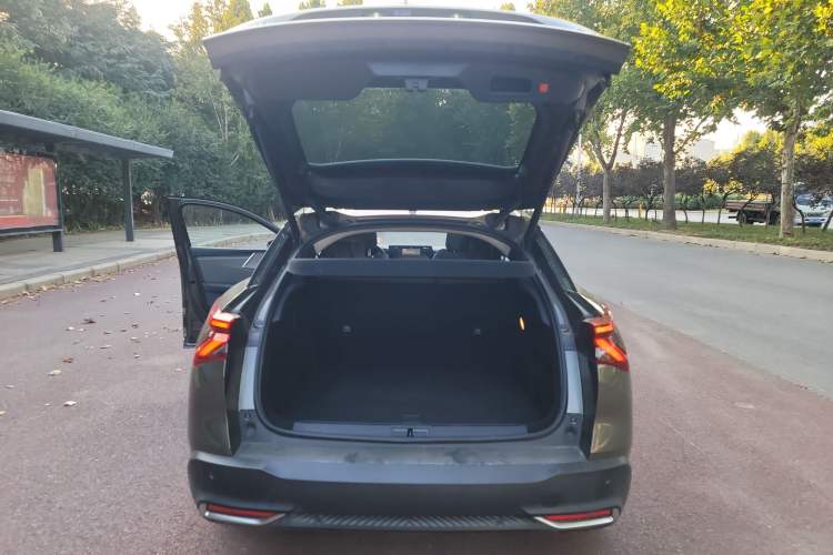 Used Citroen C5 X 2022 1.6T Flagship Extraordinary Edition – Year of the Tiger New Beginnings Version
