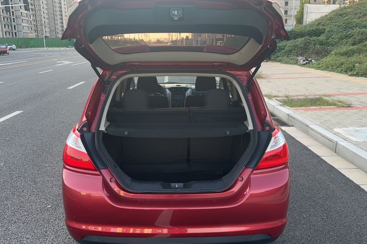 Used Venucia R50 2013 1.6L Automatic Fashion Edition
