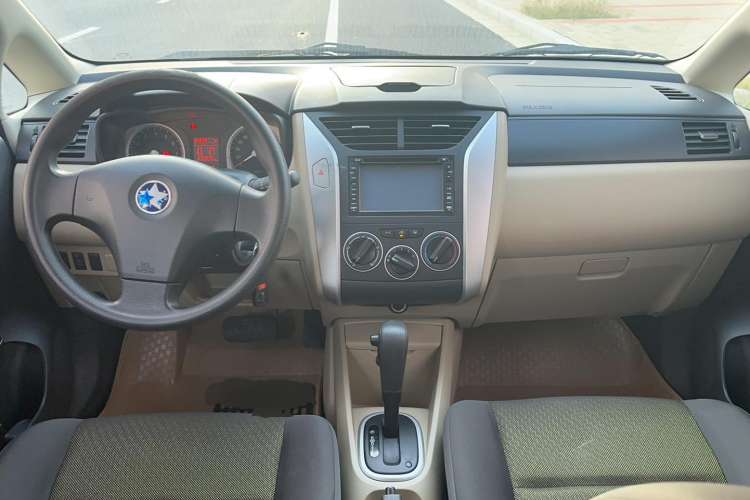 Used Venucia R50 2013 1.6L Automatic Fashion Edition
