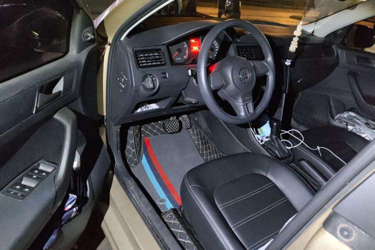 Used Volkswagen Santana 2015 1.6L Automatic Fashion Edition Driver Seat