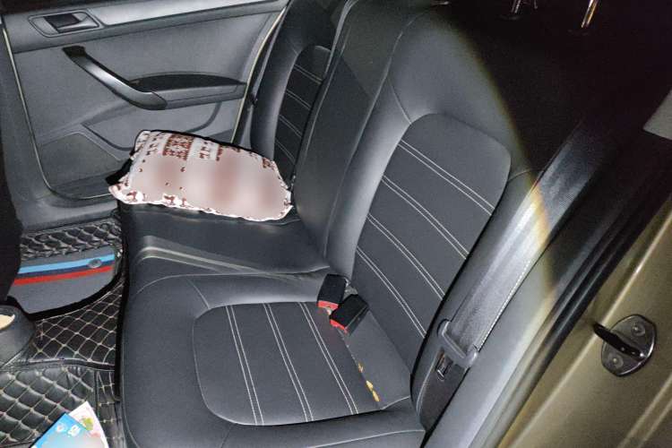 Used Volkswagen Santana 2015 1.6L Automatic Fashion Edition Left Rear Seat