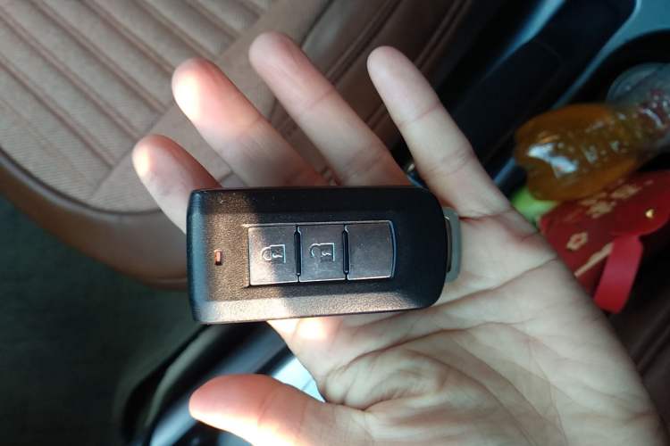 Used Mitsubishi 2012 Kicks 2.0 Sport Navigation Edition
