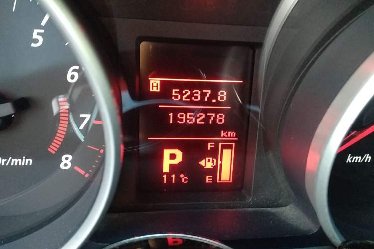 Used Mitsubishi 2012 Kicks 2.0 Sport Navigation Edition
