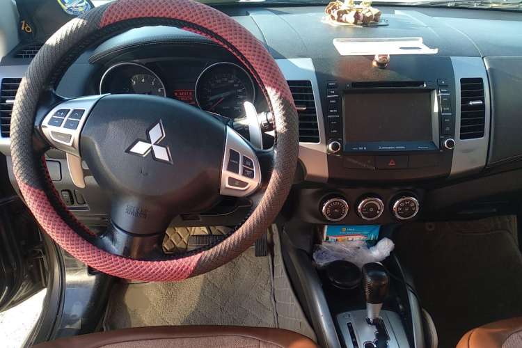 Used Mitsubishi 2012 Kicks 2.0 Sport Navigation Edition
