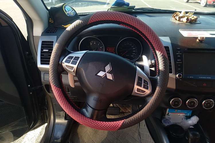 Used Mitsubishi 2012 Kicks 2.0 Sport Navigation Edition
