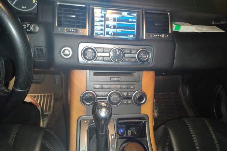 Used Land Rover Range Sport 2012 3.0 TDV6 HSE Diesel Edition Audio And AC Panel