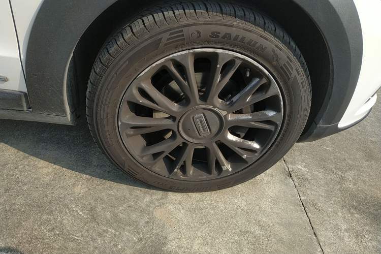 Used Qoros 3 2015 Urban SUV 1.6T Automatic Xuan Dong Party Edition Right Front Wheel Hub