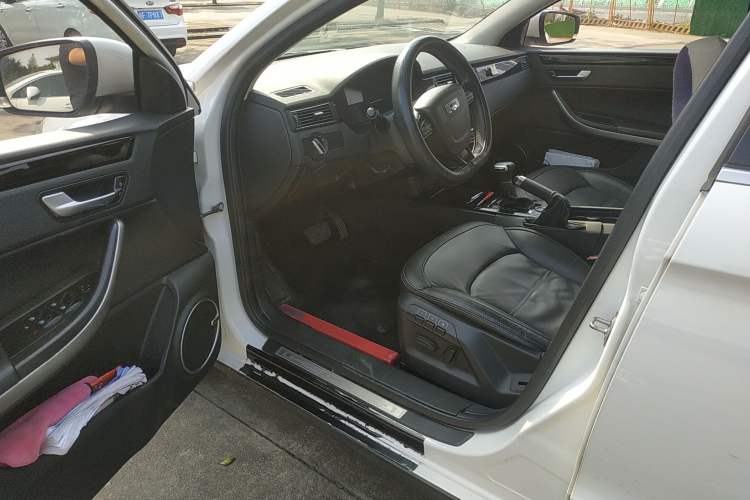 Used Qoros 3 2015 Urban SUV 1.6T Automatic Xuan Dong Party Edition Driver Seat