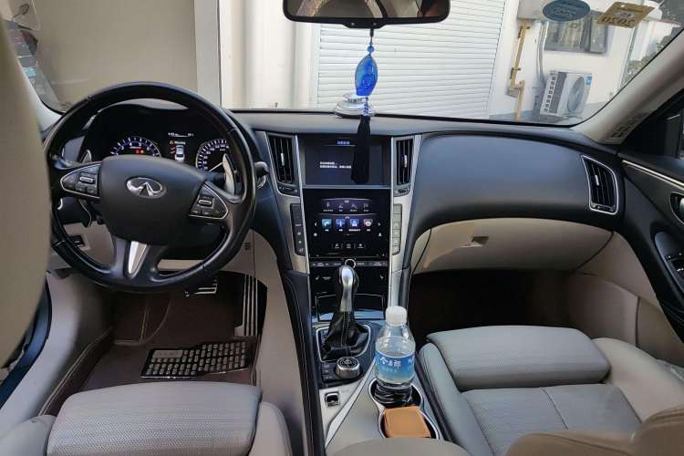 Used Infiniti Q50 2014 3.7L Luxury Sport Edition Center Console